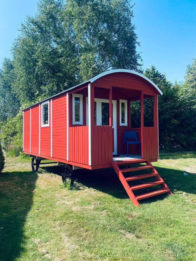 Pipowagens Bij Pannenkoekenrestaurant & Camping De Koppenjan 'Een Uniek Verblijf Met Kinderspeelboerderij' Jubbega-Schurega Екстериор снимка