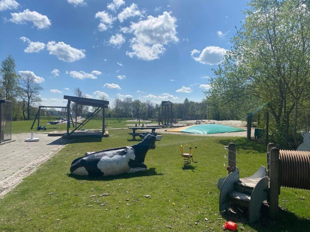 Pipowagens Bij Pannenkoekenrestaurant & Camping De Koppenjan 'Een Uniek Verblijf Met Kinderspeelboerderij' Jubbega-Schurega Екстериор снимка