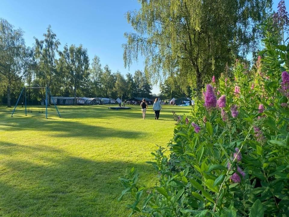 Pipowagens Bij Pannenkoekenrestaurant & Camping De Koppenjan 'Een Uniek Verblijf Met Kinderspeelboerderij' Jubbega-Schurega Екстериор снимка